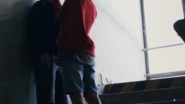 Aggressione omofoba ad Arezzo: giovane pestato fuori da una discoteca - hJgDQO49aa0