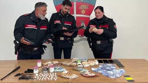 Famiglia di imprenditori insospettabili arrestati per droga, coinvolto anche il figlio minorenne - iLpYsrbnsTQ