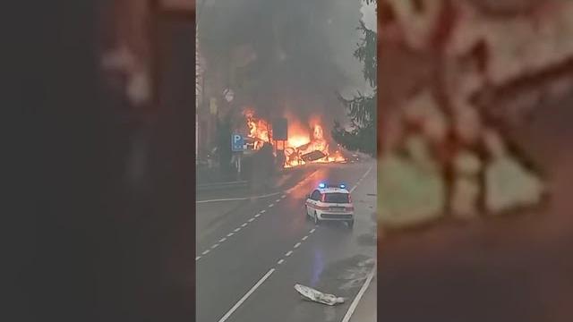 Esplosione a Bibbiena, fiamme partite dall'abitacolo. In tutto otto i feriti - k2QB52DvkPM