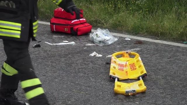 Grave incidente stradale alle porte di Arezzo. Muore un 56enne, due feriti in codice rosso - kUJYMOMTpNo