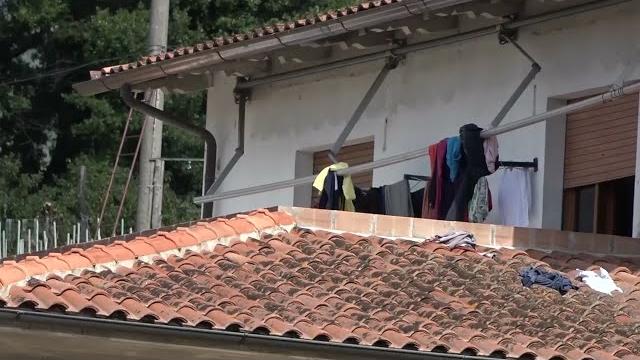 Migranti, a Calbenzano (Ar) un C.a.s. in un ex ristorante - kkR4afJuzh0