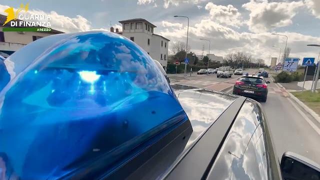 Maxi truffa da 80 milioni di euro nel fotovoltaico, l'operazione tocca Arezzo - lgoqF-uIlH0