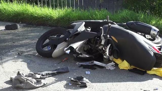 Muore nello scontro tra il suo scooter e un'auto. Aperta un'inchiesta per omicidio stradale - mWCvlMOHTvg