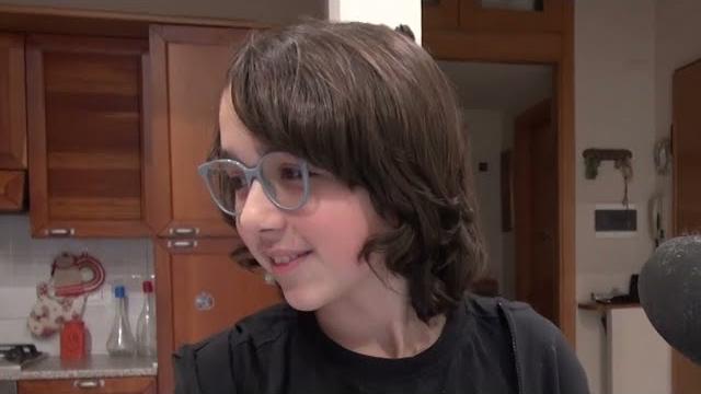 Arezzo, famiglia chiusa fuori casa. Apre la porta il gatto - nREiIas4lZ4