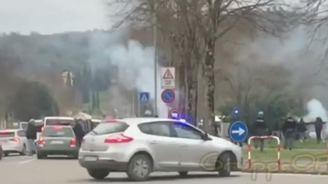 Arezzo - Ravenna, prima della partita il tentativo di aggressione dei tifosi amaranto - na8NhJIBeWo