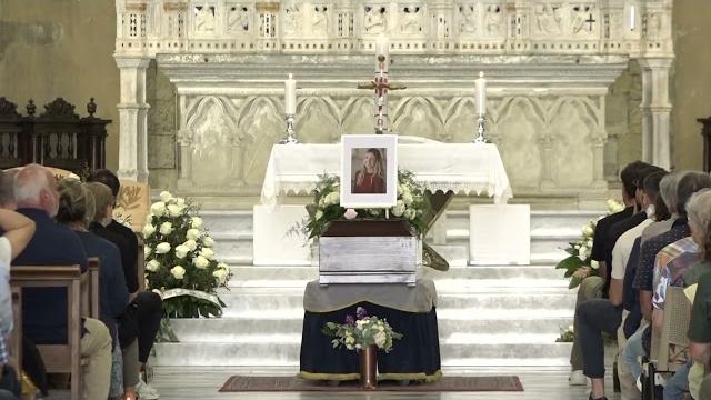 Morta a Mykonos, oggi l'addio a Sara. In Duomo ad Arezzo anche Patrizio Bertelli