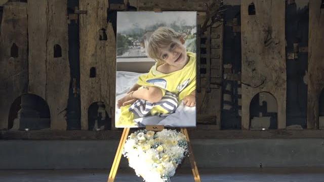 L'ultimo saluto a Leo alla Pieve di Romena, comunità unita nel silenzio - oCUc9EoUZNw