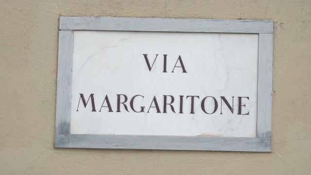 Furti nelle auto parcheggiate in centro: identificato e denunciato dalla Polizia - p49RS-dl-uA