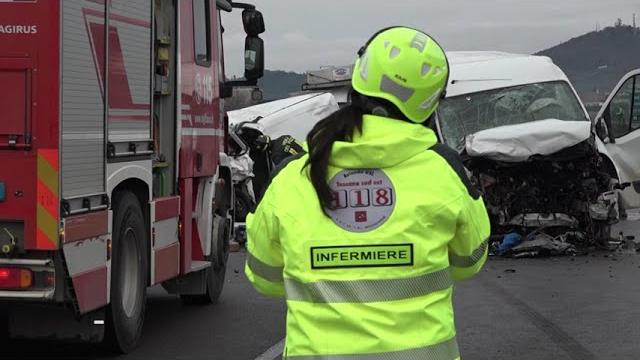 Incidente mortale lungo il raccordo, perizia per chiarire la dinamica anche con drone - pRjiObDRvHM