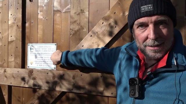 Caprese Michelangelo, bambini allontanati. I genitori affiliati a "Noi è Io Sono". "E' un rapimento" - qBE1aNSOHZs