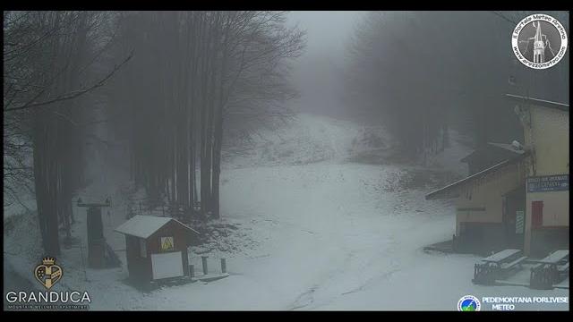 Prima neve nell'Aretino. Le previsioni: giù le temperature e fiocchi anche a bassa quota - sXd5_rSsewE