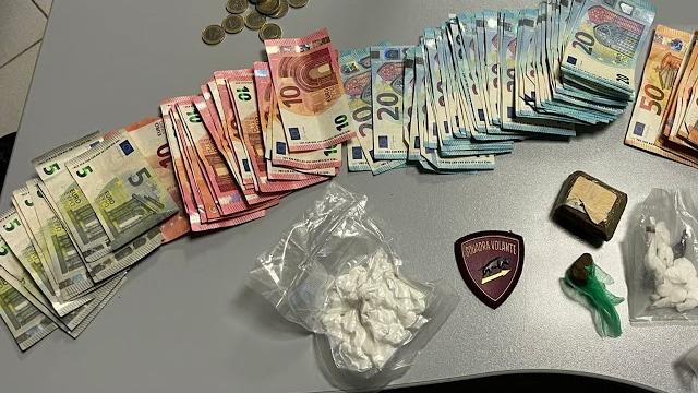 Sorpreso nell’auto del cliente mentre vende droga: arrestato - vrQFZid2hZ0