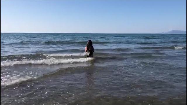 Caldo record, c'è chi fa bagno al mare. Temperature record anche nell'Aretino - w8vxC9bbPdI