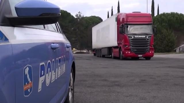 “Patenti facili”, scoperta maxi truffa: coinvolta anche la provincia di Arezzo - xbeL9Byj0dM