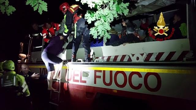 Alluvione in Emilia Romagna, presenti anche i vigili del fuoco aretini - xp-_cwjYH-Q