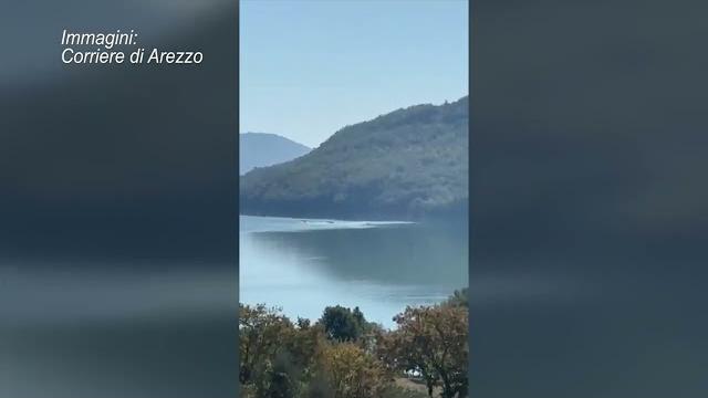 Idrovolante si inabissa sul lago di Montedoglio. Illeso il pilota