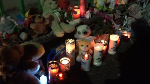 Fiaccolata a Soci, Bibbiena, per il bimbo morto nell'asilo nido. Verso l'autopsia - z6VZsTI9-ew