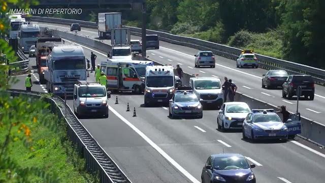 Travolto e ucciso da un mezzo pesante in A1, vittima un 61enne di Bucine - zMbs-lb1dIA