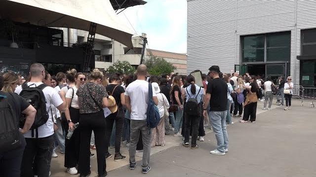 In 4mila ad Arezzo per un posto da infermiere. Prove iniziate in ritardo per un problema tecnico - 3nljNklq9nU