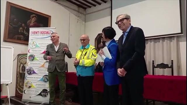 Nuovo mezzo attrezzato per trasporti sociali per la Misericordia di Arezzo - 5n7eW2Bo_8Q