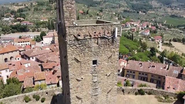 Il Comune di Castiglion Fiorentino dice stop all’uso delle parole straniere negli atti pubblici - 89eKyIS3MmQ