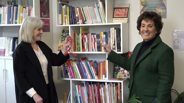 Arriva ad Arezzo la Biblioteca delle Pari Opportunità - 9omj1FDgOd4