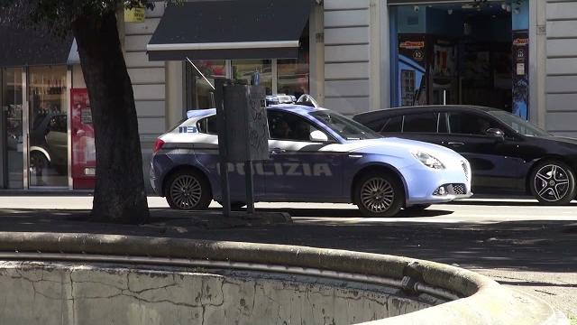 Giardini Porcinai, l'annuncio di Ghinelli: "in arrivo fari, sfoltimento alberi e vigilanza privata" - B2W1wQNv70k