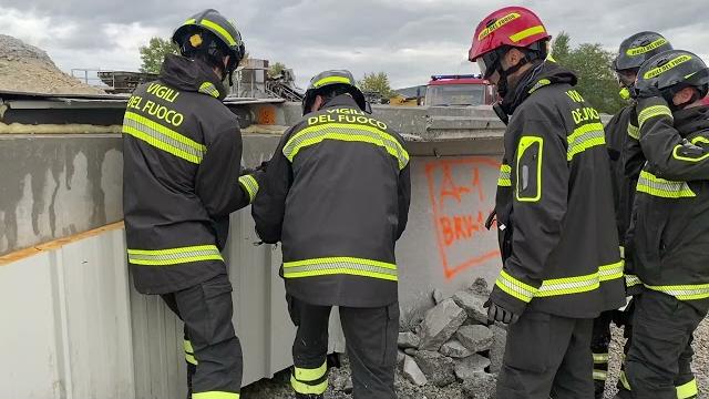 Prosegue l'esercitazione di protezione civile: a Bibbiena simulato il crollo di un edificio - BwI5EPt7mBA