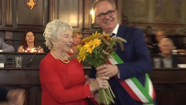 A Cortona la cittadinanza onoraria alla scrittrice Frances Mayes - DBl7hKJeLbs