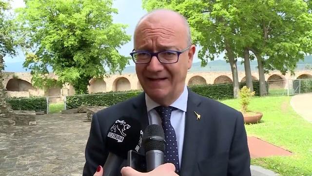 Scuola, il ministro Validatara ad Arezzo: "entusiasmiamo i nostri giovani" - DeINka0B_y4