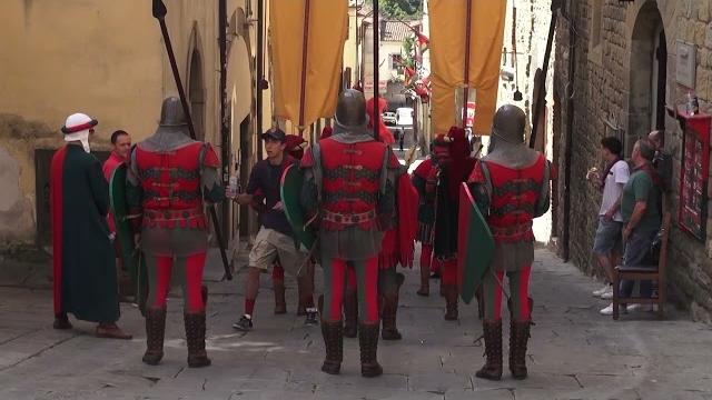 Scontri durante il corteo della Giostra, sanzioni e squalifiche ridotte - FJJLHiHM-Tk