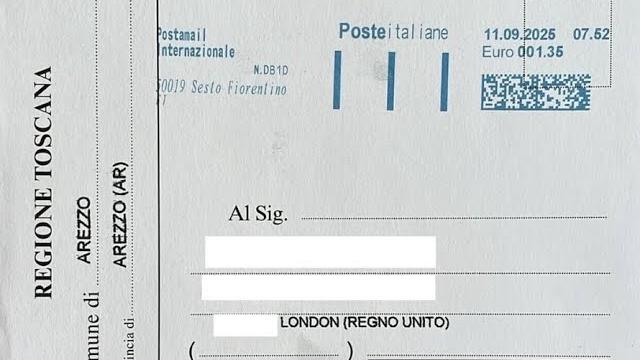 Aretina che vive a Londra riceve cartolina con il nome sbagliato. La replica del comune di Arezzo - IjxEpnwF0Sg