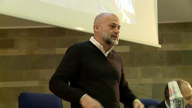 Arezzo lancia la prima Comunità Energetica Rinnovabile Solidale della città - LjyrjNzjF0U