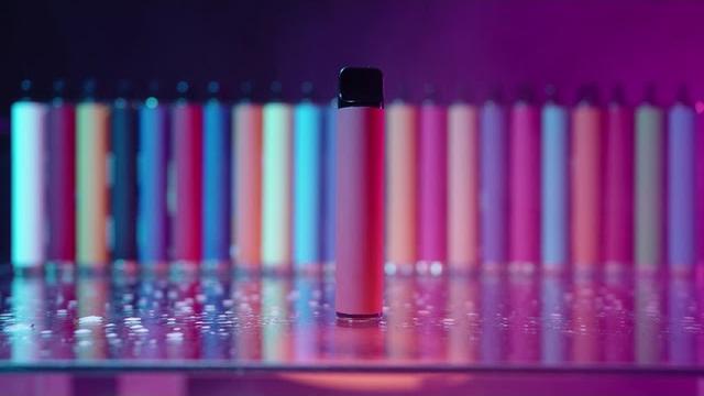 Sigarette elettroniche e svapo, cresce consumo tra i giovani. L'allarme degli esperti - NwOOlJebpRY