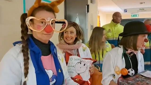 Befana in pediatria, calze e dolci per i piccoli pazienti al San Donato - PBHNoD07wY0