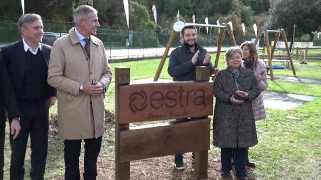 Inaugurato il nuovo campo giochi della Chiassa, grazie al contributo di Estra - Pf_s6ugVwCs