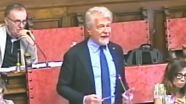 Bufera in consiglio comunale per il posto auto del sindaco Ghinelli. "Chiesto per rappresentanza" - Qjd1jq1ep7g