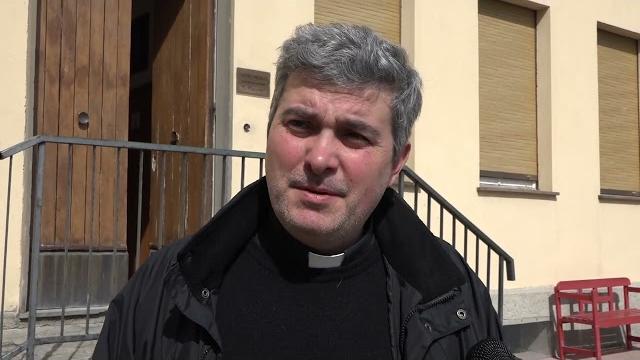 Morto ai giardini. Caritas: “vorremmo mettere sulla panchina il nostro numero di telefono" - WyQyngc_cO0