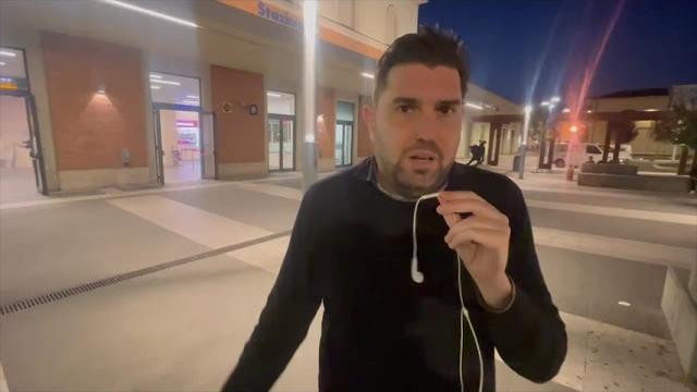 Il Comitato SAVA brucia simbolicamente la petizione per Rigutino - X3bvZ1gjNEM