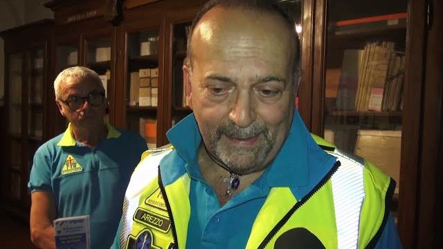 Sicurezza in acqua: la guida della Misericordia di Arezzo - YV1aQTh1wJY