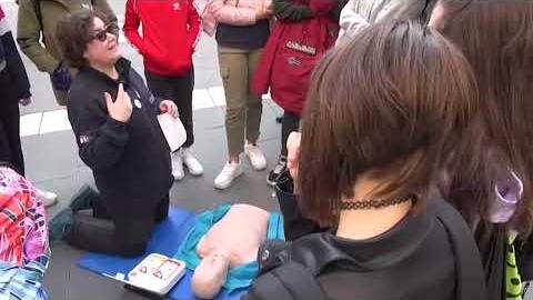 Manovre salvavita, i cittadini a scuola dagli studenti - f2UNhu5xMiI