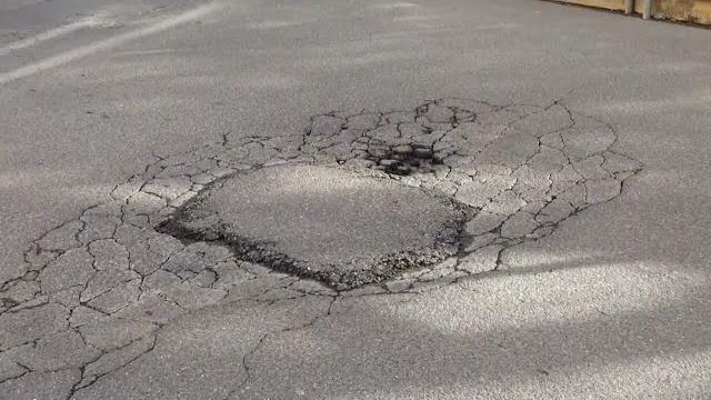 La mappa delle buche in città. Le proteste dei cittadini e l'annuncio dei lavori - mtZHz3oG9AE