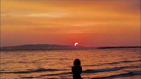 Eclissi del 12 agosto, ecco gli scatti e i video dalla Toscana - pJTuOhbj_L0