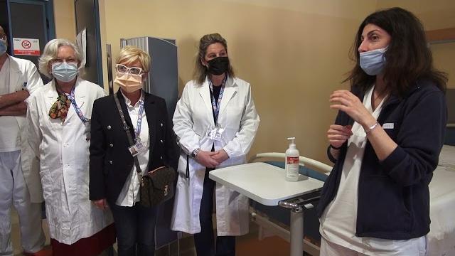 Una donazione per il reparto di oncologia medica dell'ospedale San Donato - tONIc1NhnPk