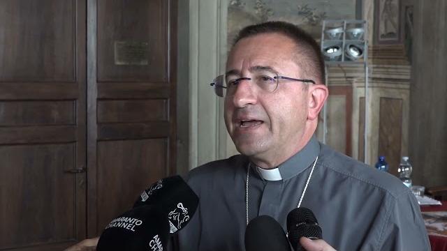 Conflitto in Medio Oriente, Vescovo di Arezzo indice una giornata di digiuno e preghiera per la pace - xLG8tKHFPO0