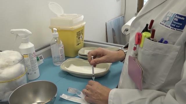 La campagna vaccinale in Toscana parte a metà: non ci sono le dosi anti-Covid - xshtqU5H8xY