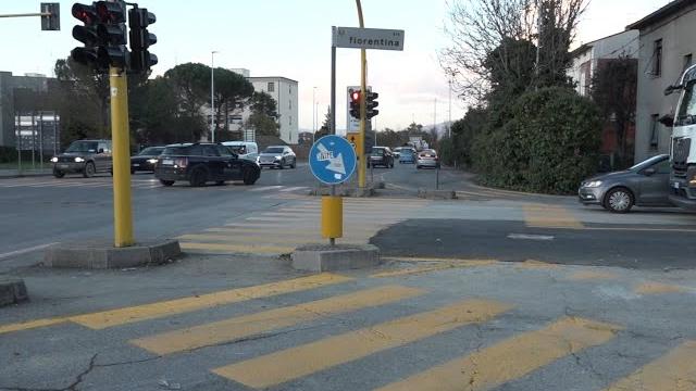 Arezzo, Via Fiorentina riaperta a poche ore dalla Città del Natale - xvCev4XmWds