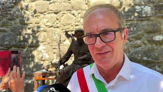 Cortona, all’eremo de Le Celle la scultura San Francesco e il lupo di Ugo Riva - y1abQCD6TA8