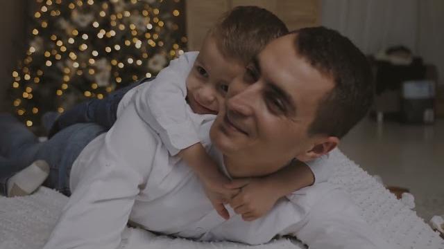 Il congedo di paternità, in 10 anni triplicate le richieste - y7iAn_Q8hwU