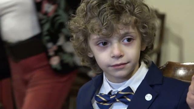 Un pianoforte per il piccolo Alessandro, bimbo di 7 anni con l’orecchio assoluto - zDiavS-f7nU